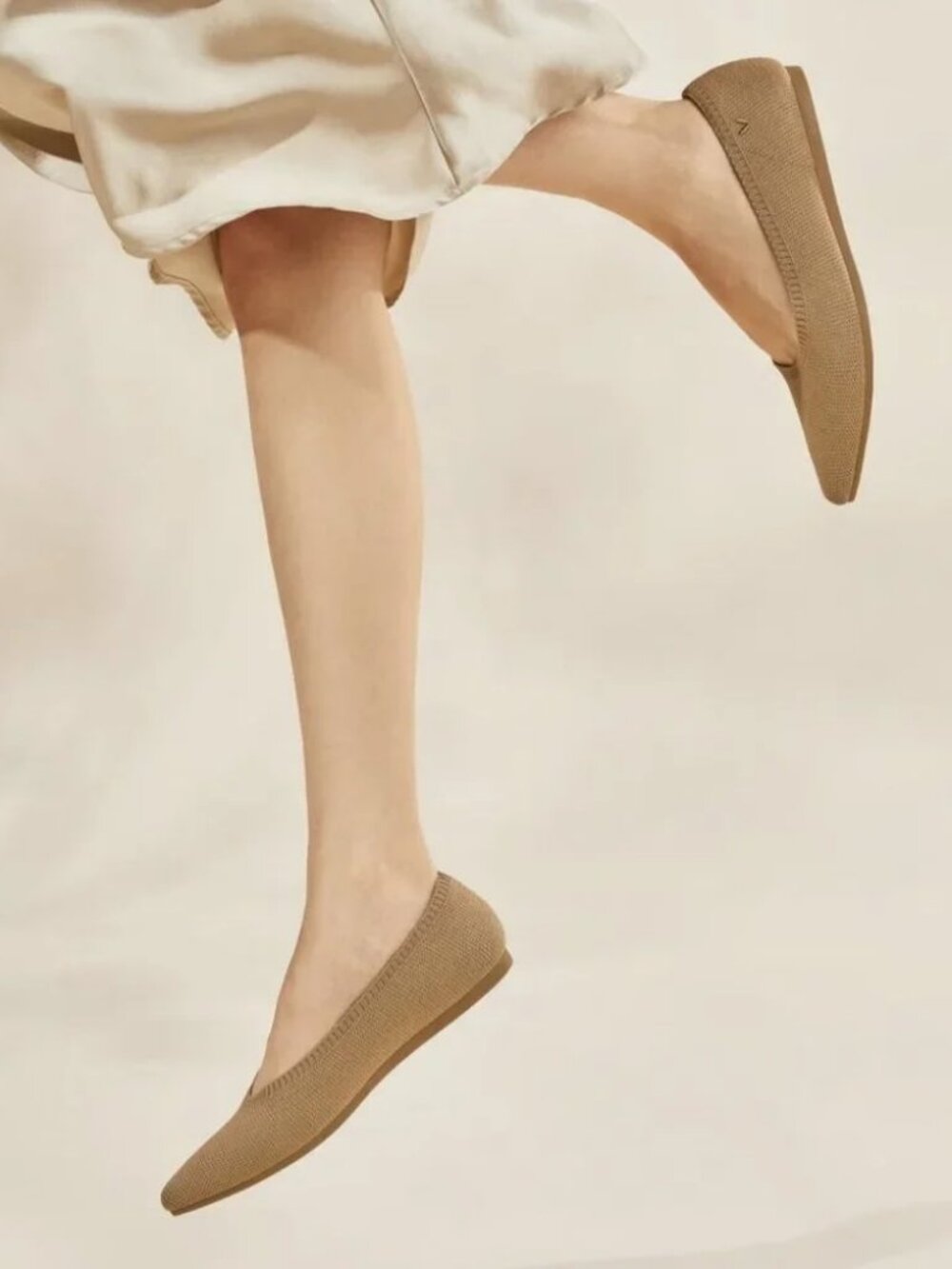 Vivaia Aria 5° Pointed-Toe Slip On Ballet Flats in Nutmeg Size 5.5